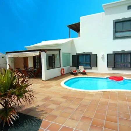 In Playa Blanca Sleeps 6 With Pool And Wifi 普拉亚布兰卡