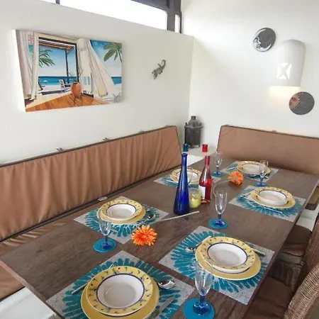 别墅 In Playa Blanca Sleeps 6 With Pool And Wifi *