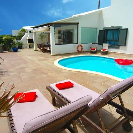 In Playa Blanca Sleeps 6 With Pool And Wifi Villa